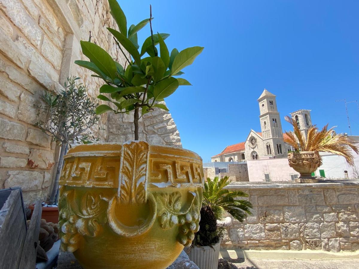 Palazzo Morola XIV Century Apartment Giovinazzo Bagian luar foto