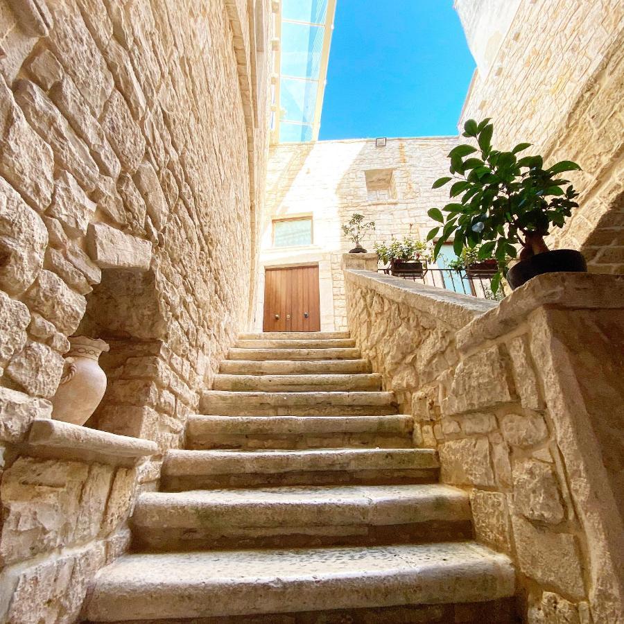Palazzo Morola XIV Century Apartment Giovinazzo Bagian luar foto