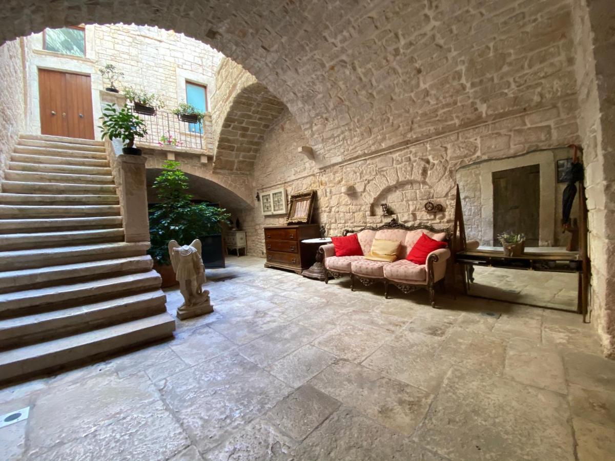 Palazzo Morola XIV Century Apartment Giovinazzo Bagian luar foto