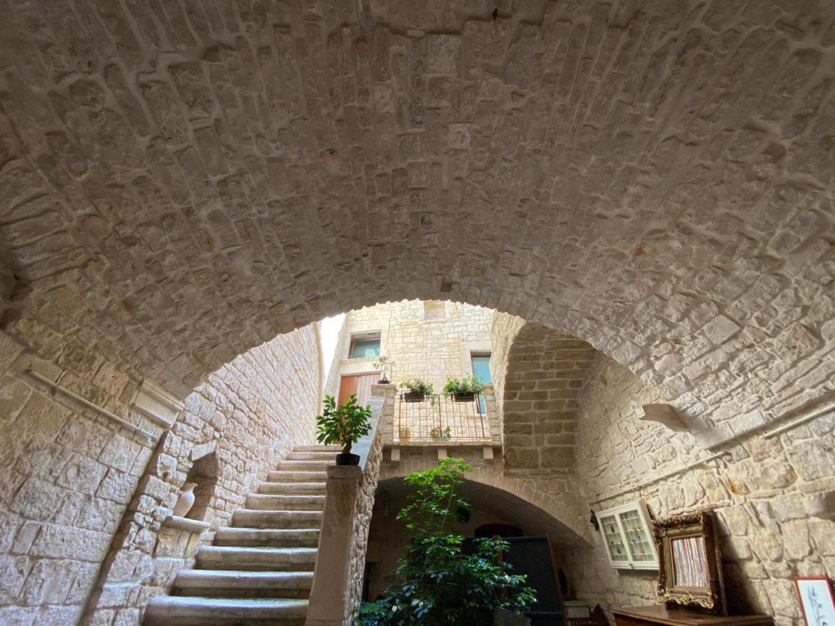Palazzo Morola XIV Century Apartment Giovinazzo Bagian luar foto