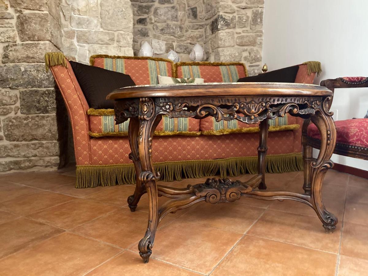 Palazzo Morola XIV Century Apartment Giovinazzo Bagian luar foto