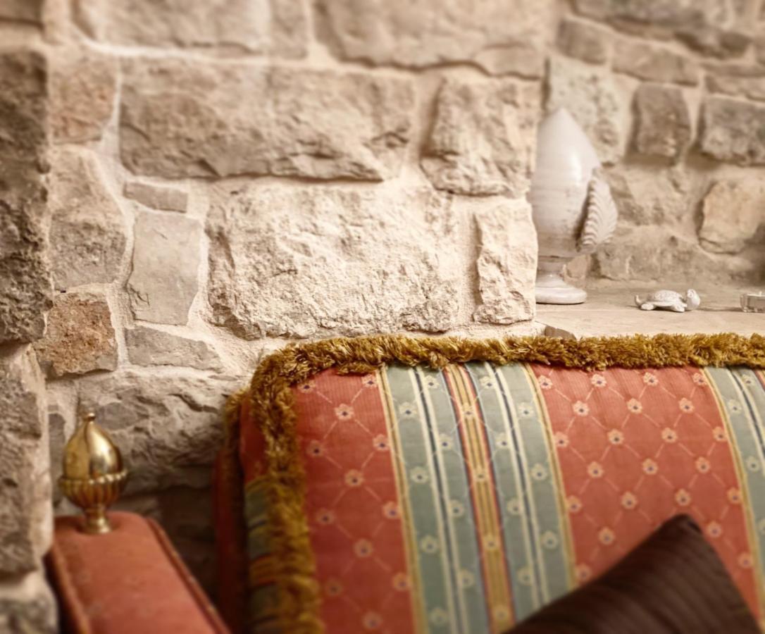 Palazzo Morola XIV Century Apartment Giovinazzo Bagian luar foto