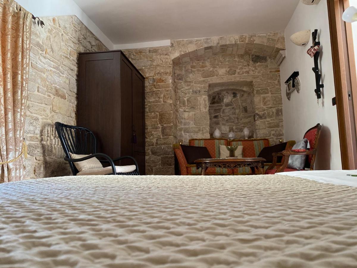 Palazzo Morola XIV Century Apartment Giovinazzo Bagian luar foto