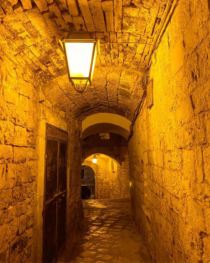 Palazzo Morola XIV Century Apartment Giovinazzo Bagian luar foto