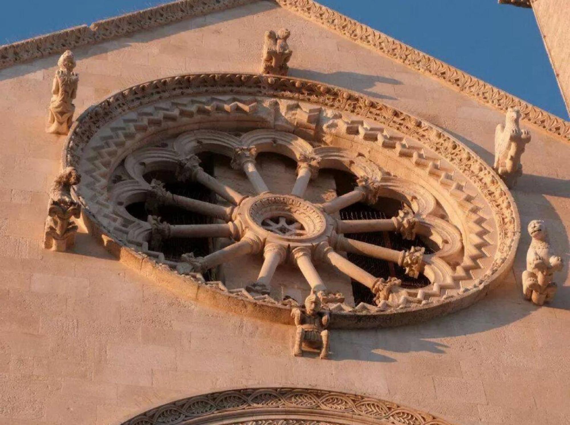 Palazzo Morola XIV Century Apartment Giovinazzo Bagian luar foto