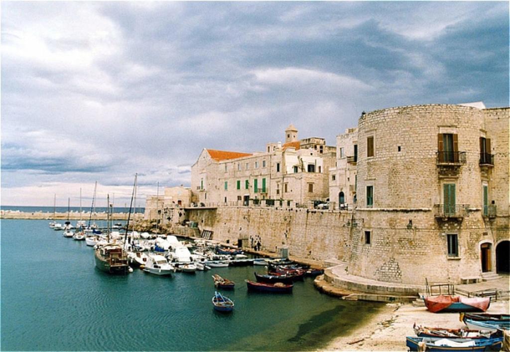 Palazzo Morola XIV Century Apartment Giovinazzo Bagian luar foto