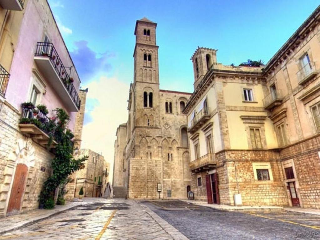 Palazzo Morola XIV Century Apartment Giovinazzo Bagian luar foto