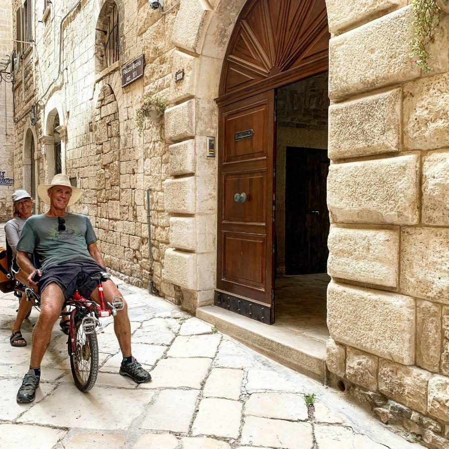 Palazzo Morola XIV Century Apartment Giovinazzo Bagian luar foto