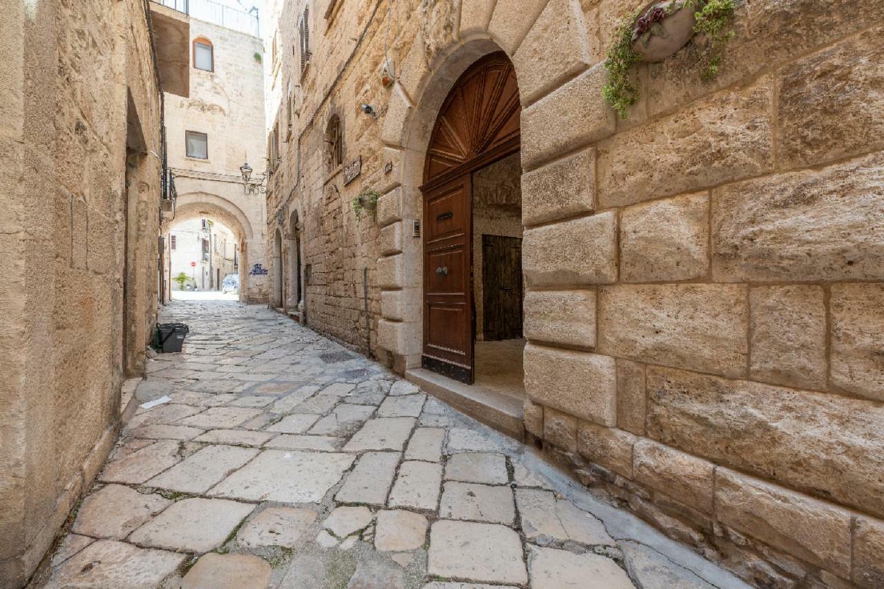 Palazzo Morola XIV Century Apartment Giovinazzo Bagian luar foto