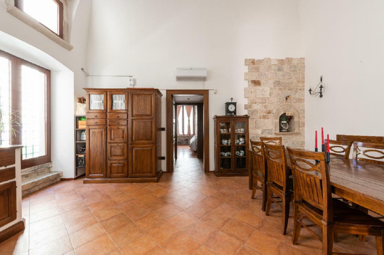 Palazzo Morola XIV Century Apartment Giovinazzo Bagian luar foto