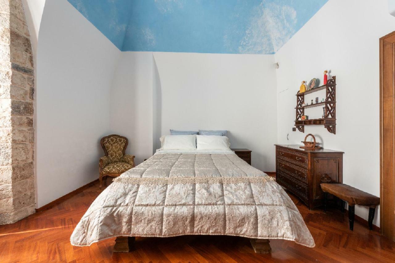 Palazzo Morola XIV Century Apartment Giovinazzo Bagian luar foto