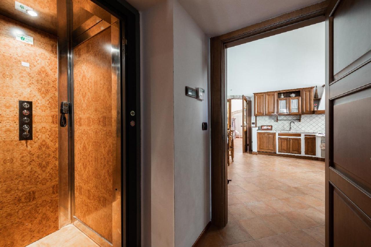 Palazzo Morola XIV Century Apartment Giovinazzo Bagian luar foto