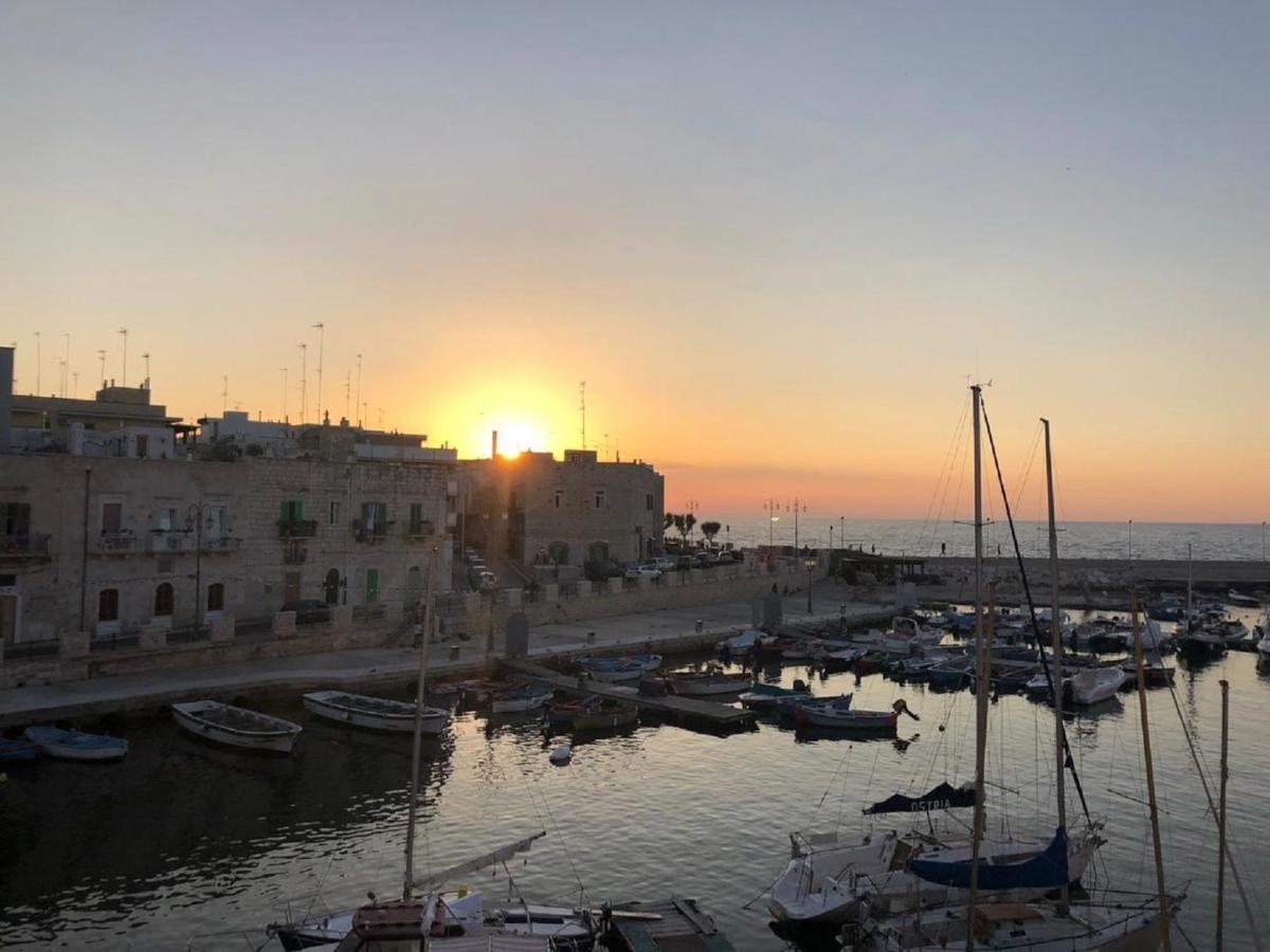 Palazzo Morola XIV Century Apartment Giovinazzo Bagian luar foto