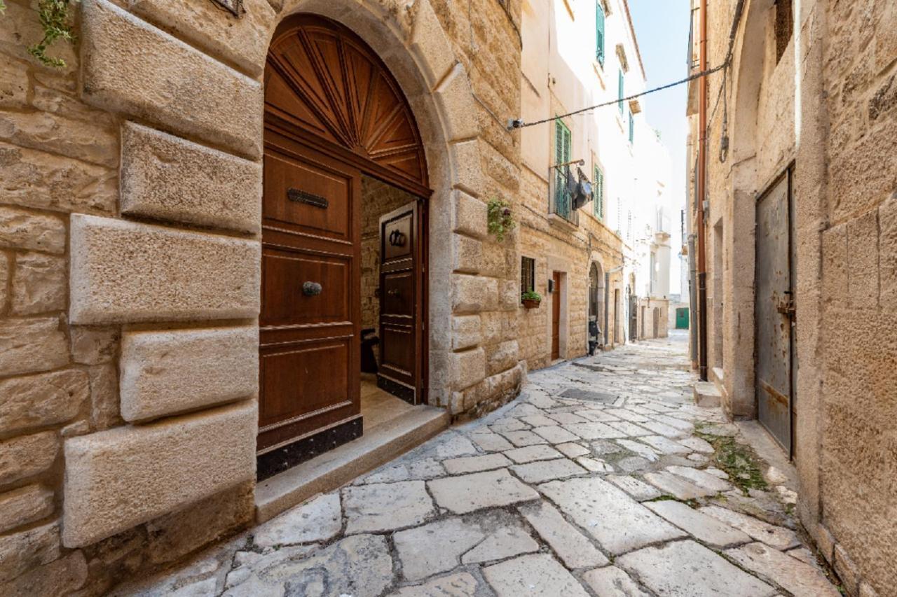 Palazzo Morola XIV Century Apartment Giovinazzo Bagian luar foto